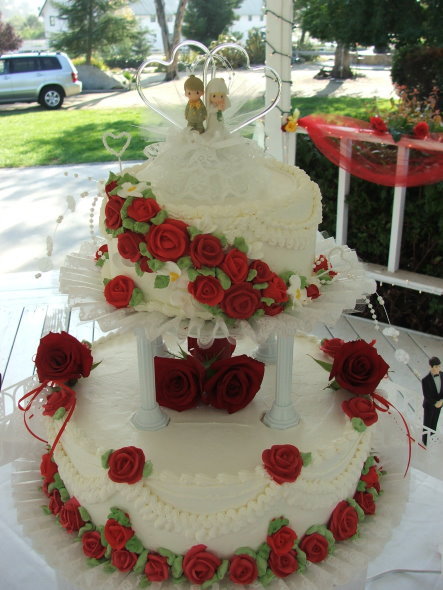 Red Rose Wedding Cake